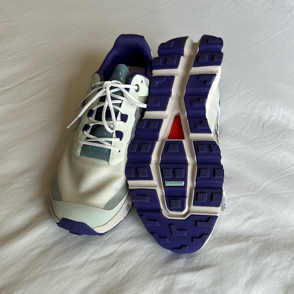 Brand New OnCloud Shoes Size 8